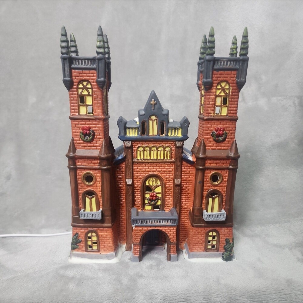 Holiday Traditions Lighted Porcelain House #994017- MMI